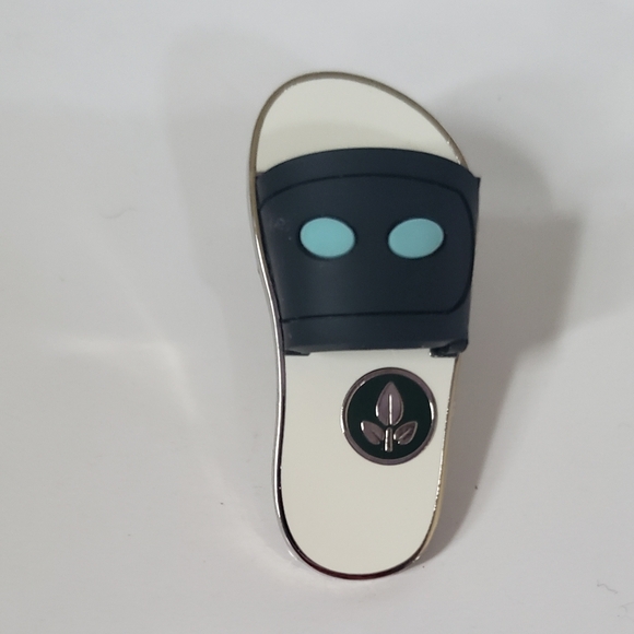 SOLD! Disney Eve and Wall•E Flip Flops Pins - Picture 4 of 5